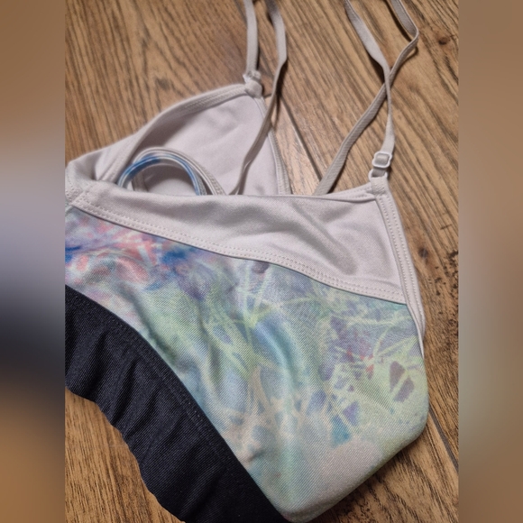 Alo White Tidal Flow Blue sports bra light support bralette - Picture 4 of 6